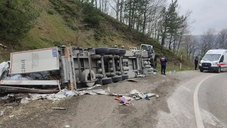 İnegöl-Domaniç yolunda freni patladı! Ekipler seferber oldu