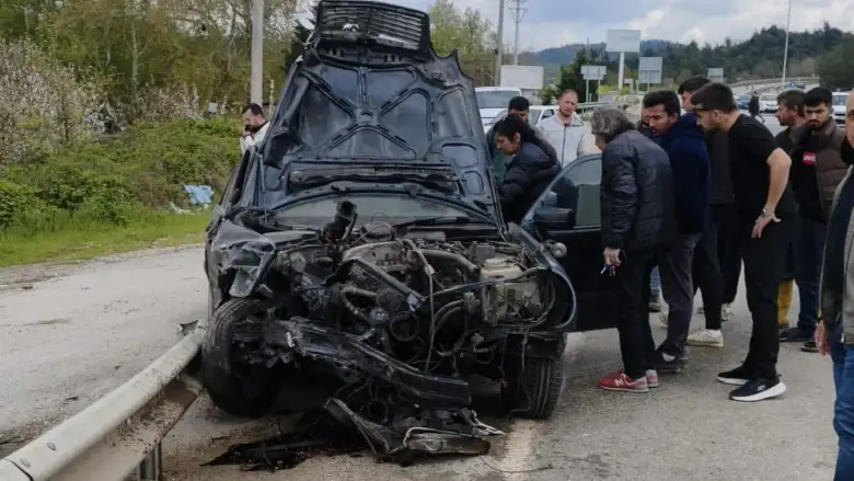 İnegöl-Bursa yolunda feci kaza! Hurdaya döndü