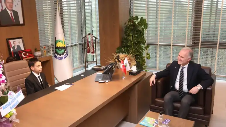 Başkan Taban koltuğunu Umut Alp Yiğit'e devretti