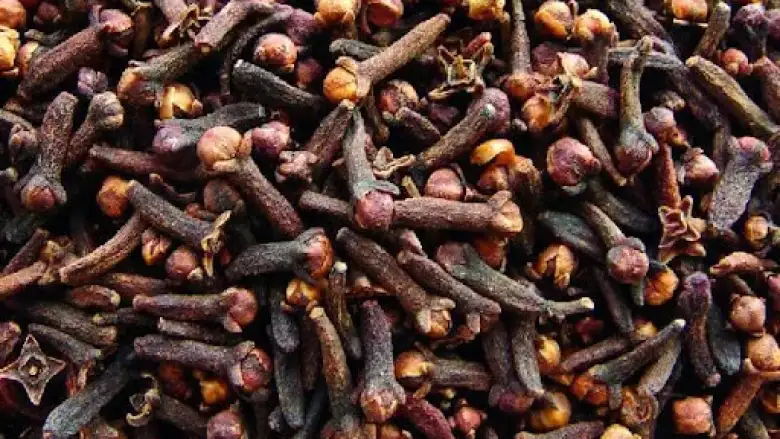 Karanfil suyu nasıl hazırlanır ve ne işe yarar?