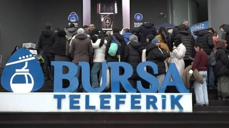 500 metreyi aşan kuyruk, sadece ona binebilmek için