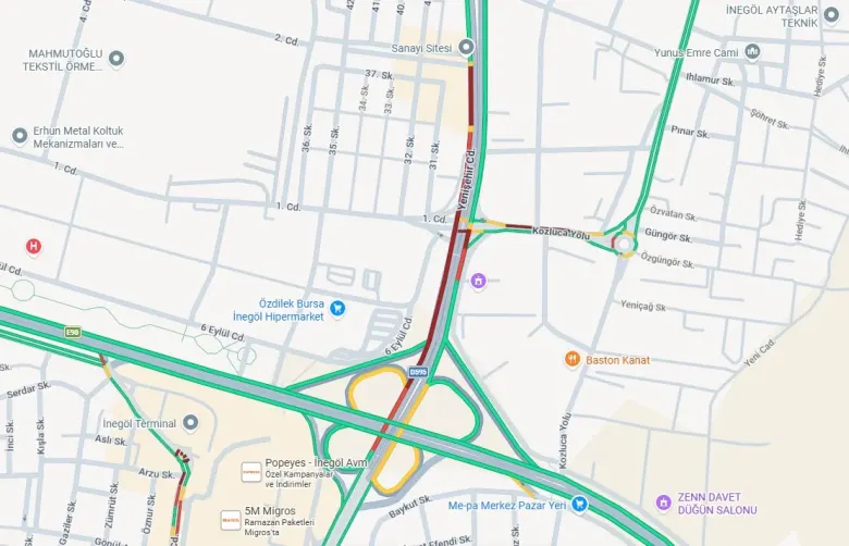 İnegöl’de Zincirleme Kaza Trafik Kilitlendi