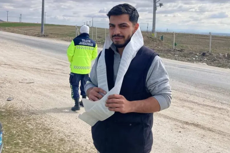 İnegöllü sürücü kesilen cezayı boynuna doladı