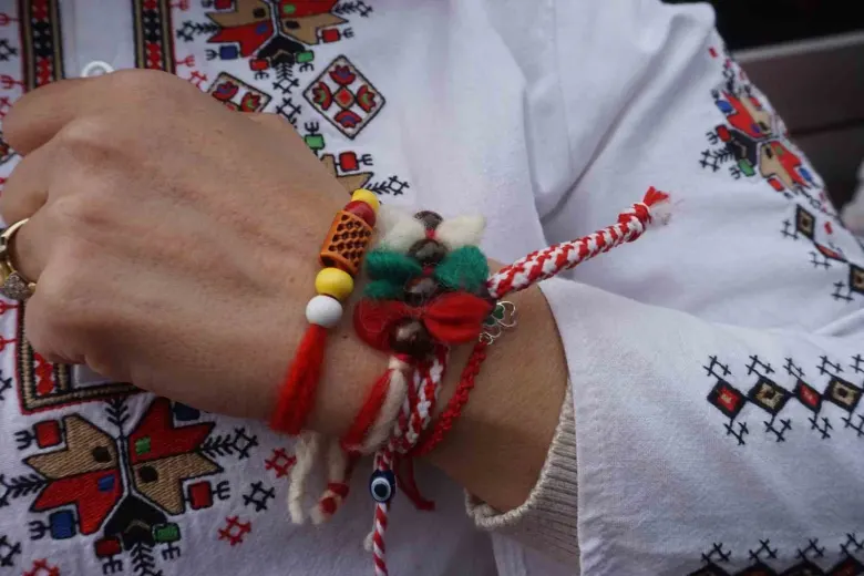 Baba Marta ve Marteniçka: Bulgaristan’ın Bahar Geleneği