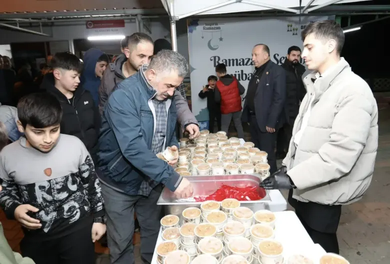 Teravihten orta oyununa... İnegöl’de Ramazan geceleri dolu dolu yaşanıyor!