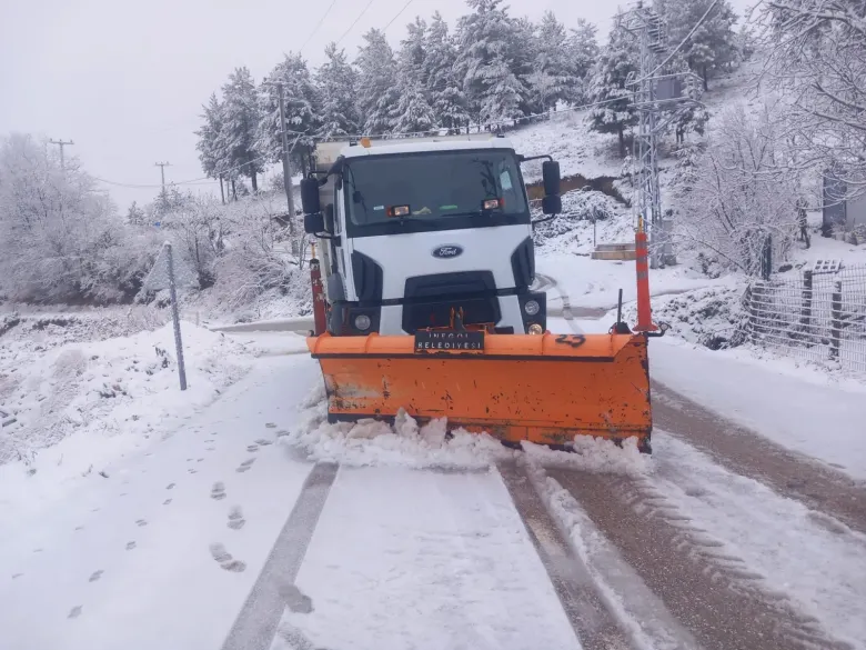 İnegöl'de kar alarmı! Ekipler 7/24  sahada