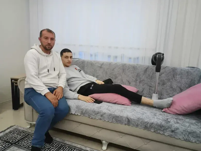 İnegöllü Emrah Akçaalan kansere yenik düştü İnegöllü Emrah Akçaalan kansere yenik düştü