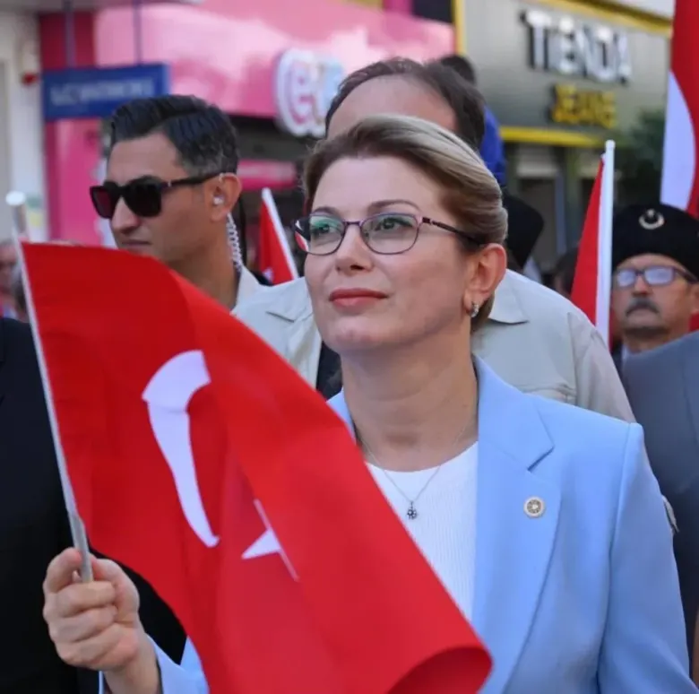 Mihalgazi Belediye Başkanı’na destek: “Hiçbir kadın onaya muhtaç değildir”