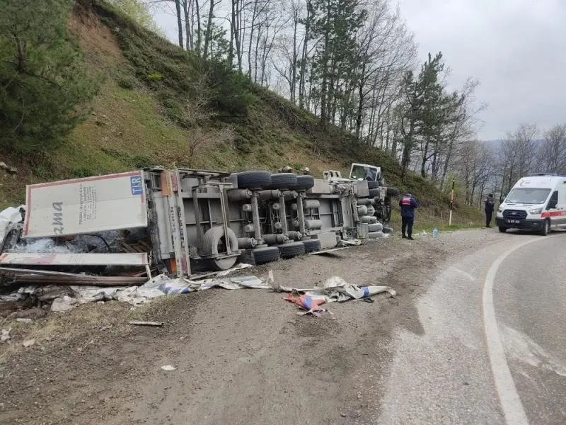 İnegöl-Domaniç yolunda freni patladı! Ekipler seferber oldu