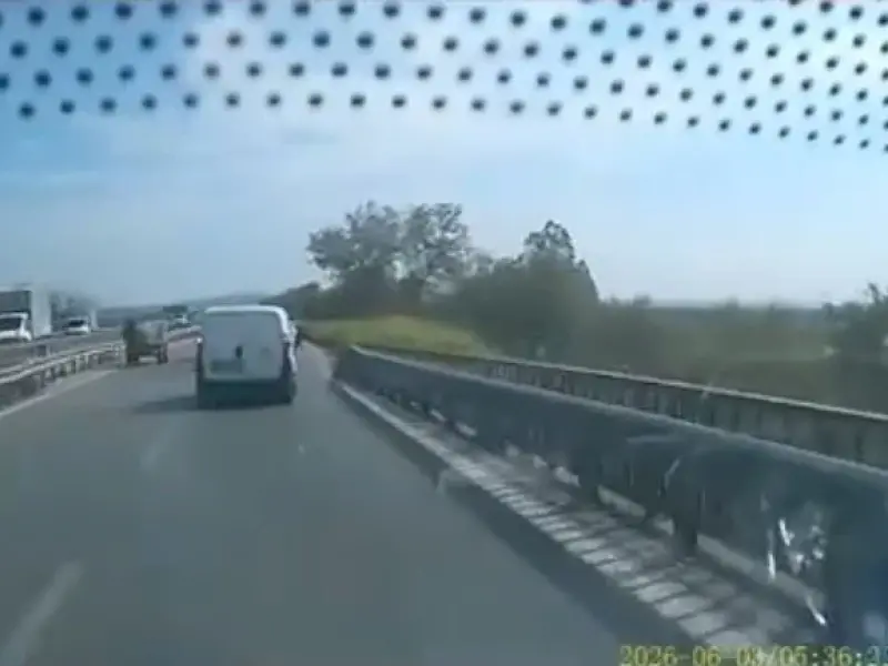 Trafikte herkesin canını hiçe saydı!