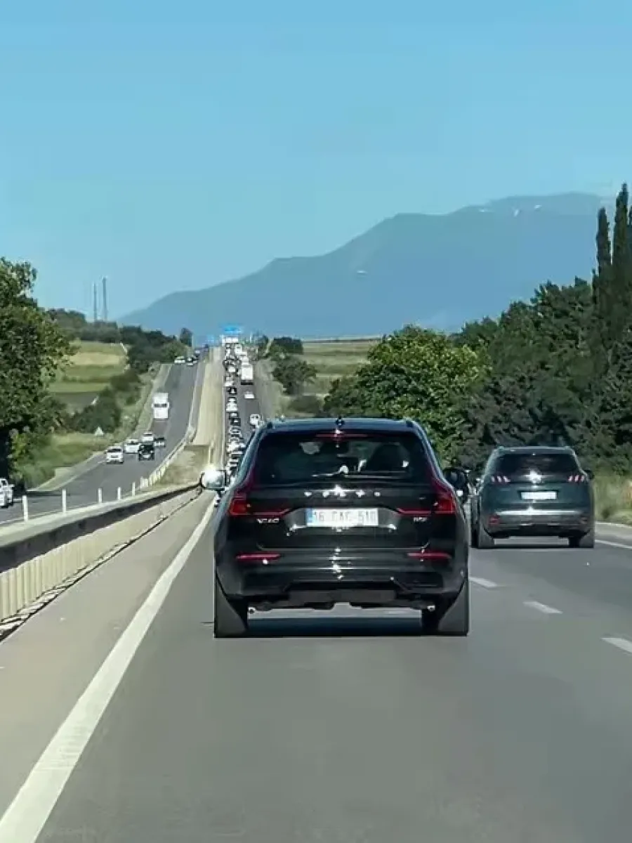 Dönüş yoğunluğu başladı, Bursa yolunda uzun kuyruklar oluştu