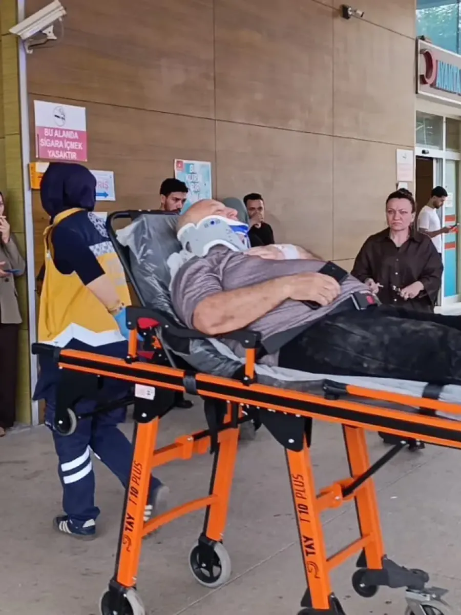 Bursa’da devrilen kamyonun sürücüsü yaralandı