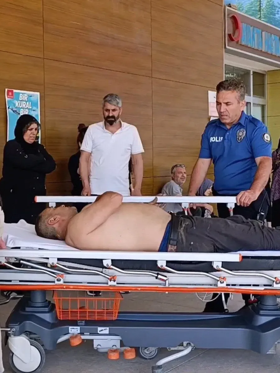 Kiraz toplamak için ağaca çıktı, düşerek ağır yaralandı