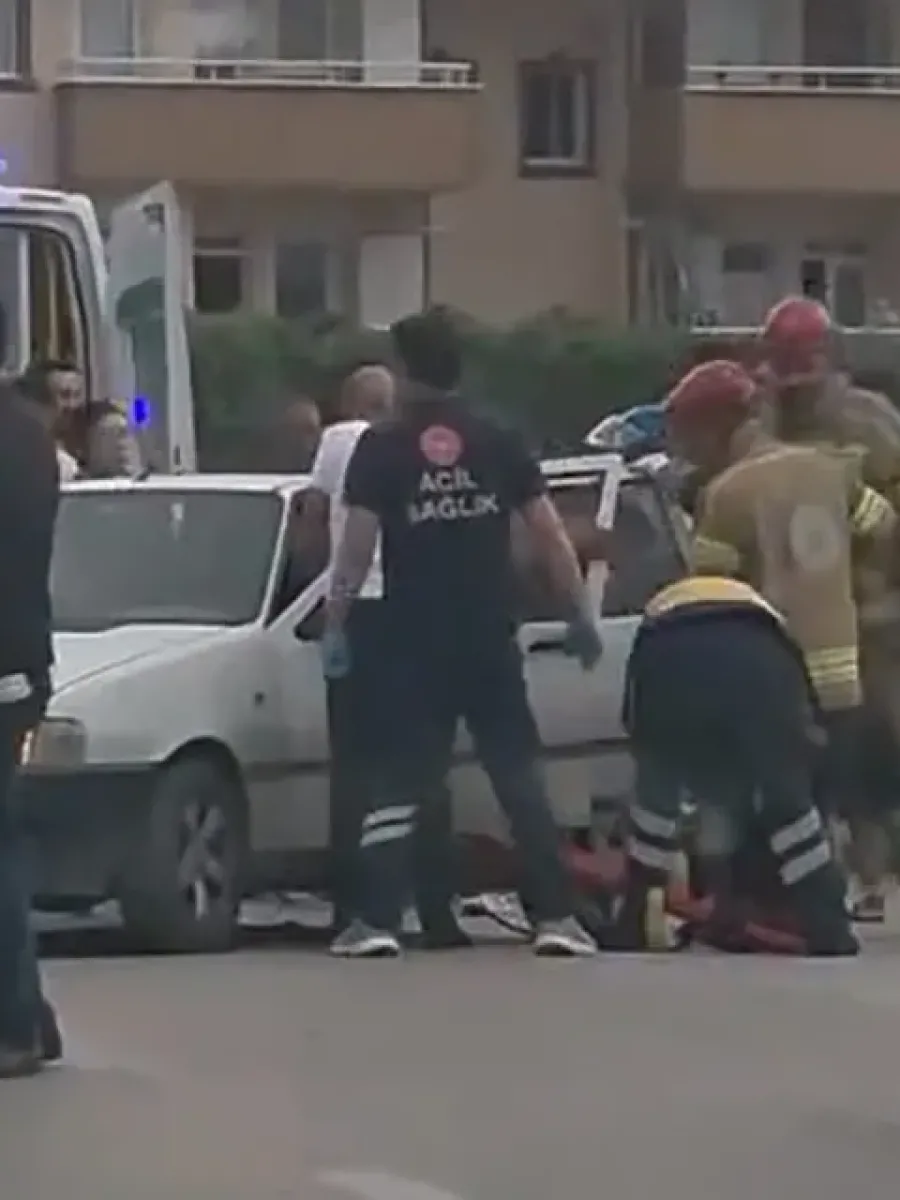 Bursa’da minibüs ile otomobil çarpıştı: 9 yaralı