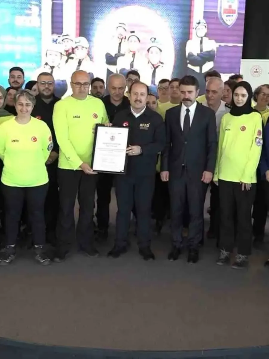 AFAD gönüllüleri, armalarını aldı