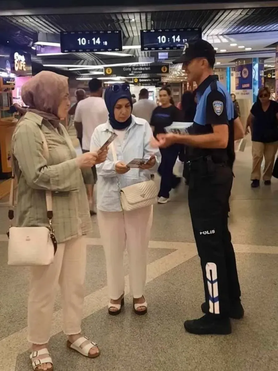 Bursa’da polis ekiplerinden vatandaşlara güvenlik bilgilendirmesi