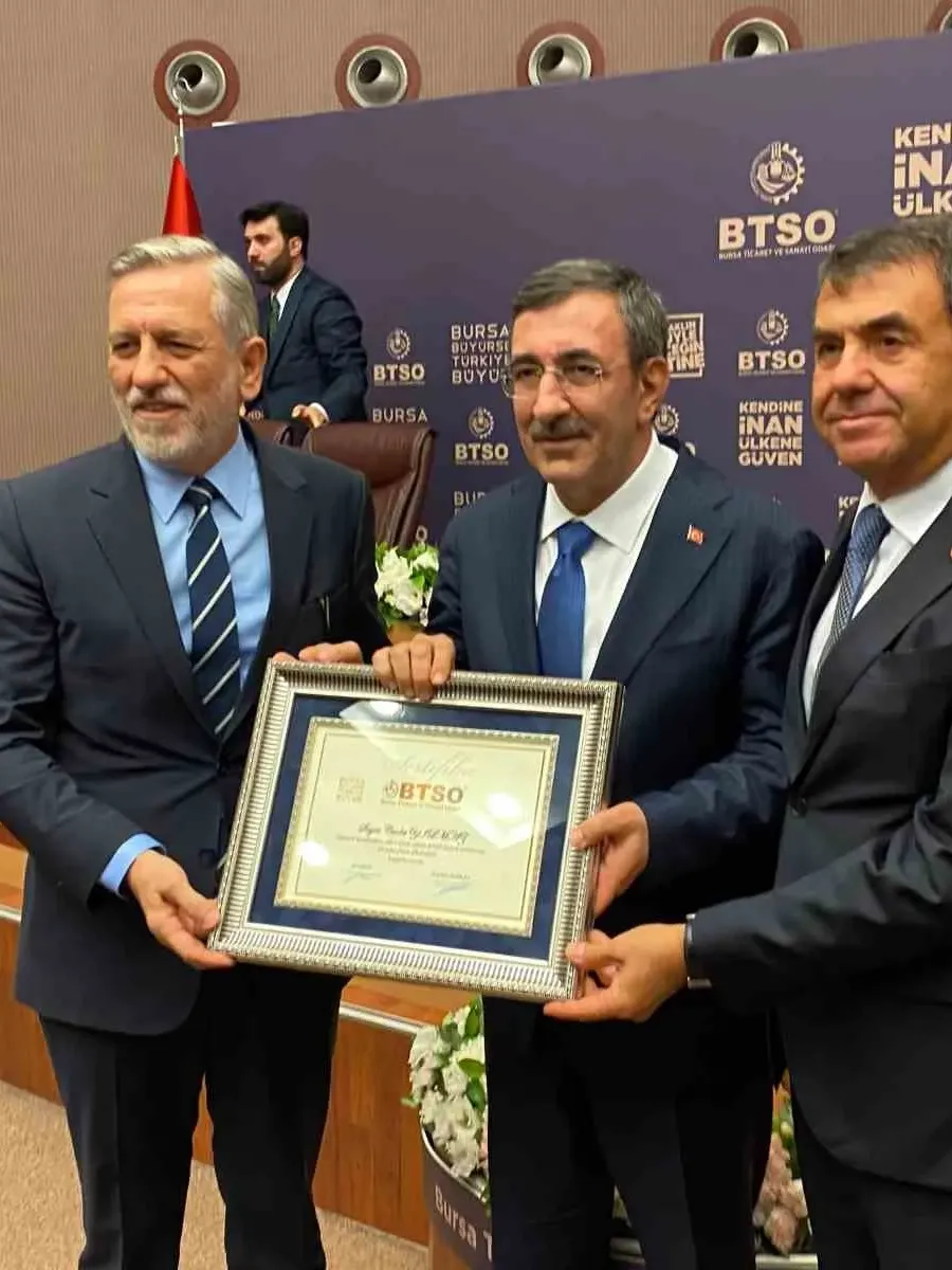Cumhurbaşkanı Yardımcısı Yılmaz Bursa iş dünyasının temsilcileriyle bir araya geldi