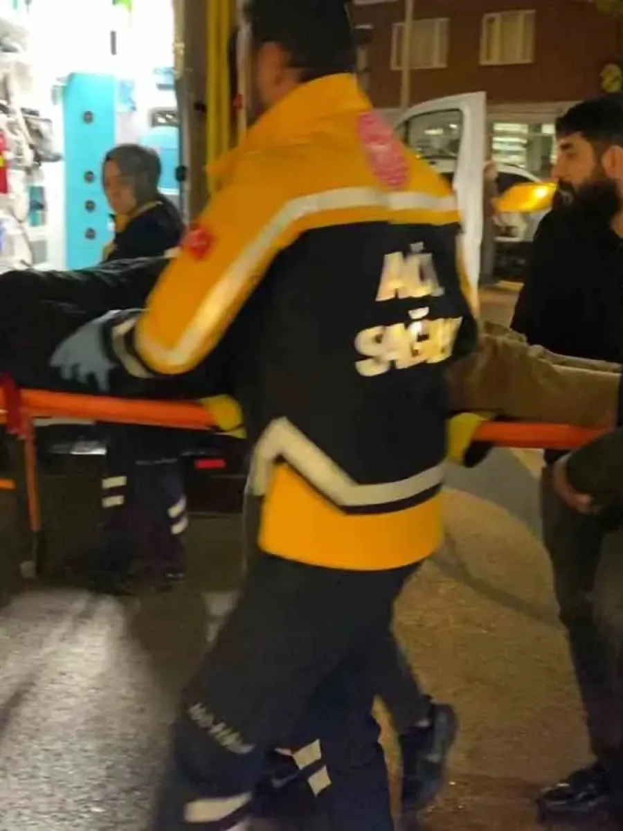 Bursa’da motosikletin çarptığı yaya ve sürücü yaralandı