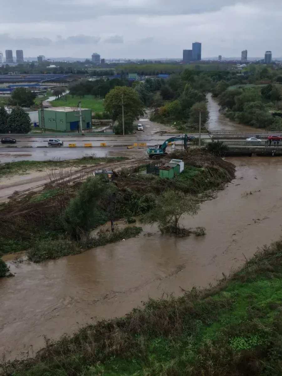 Bursa Büyükşehir Belediyesi Kuvvetli Yağışa Karşı Sahada