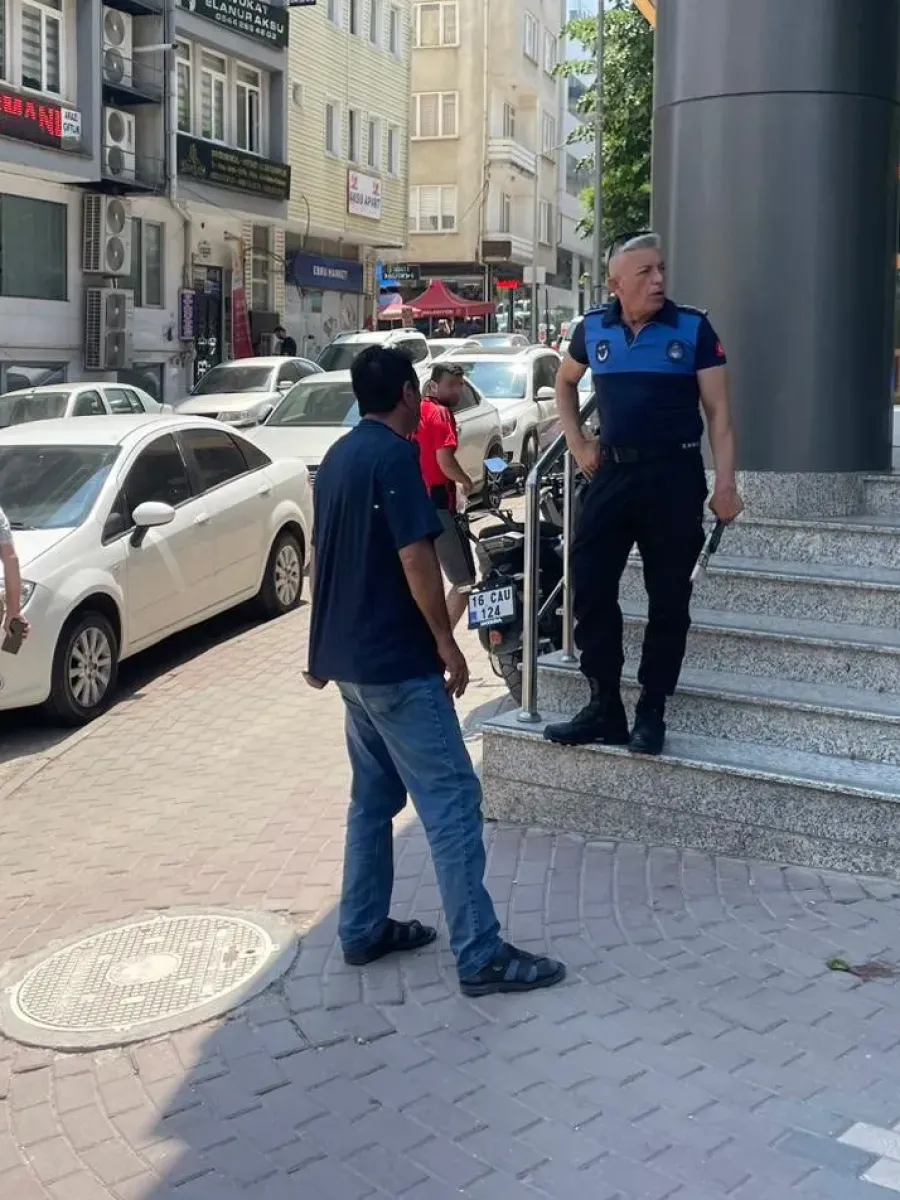 Kurumlardan "Çocuğum hasta" diyerek para toplayan şahsın eşinin üzerine kayıtlı 2 araç çıktı