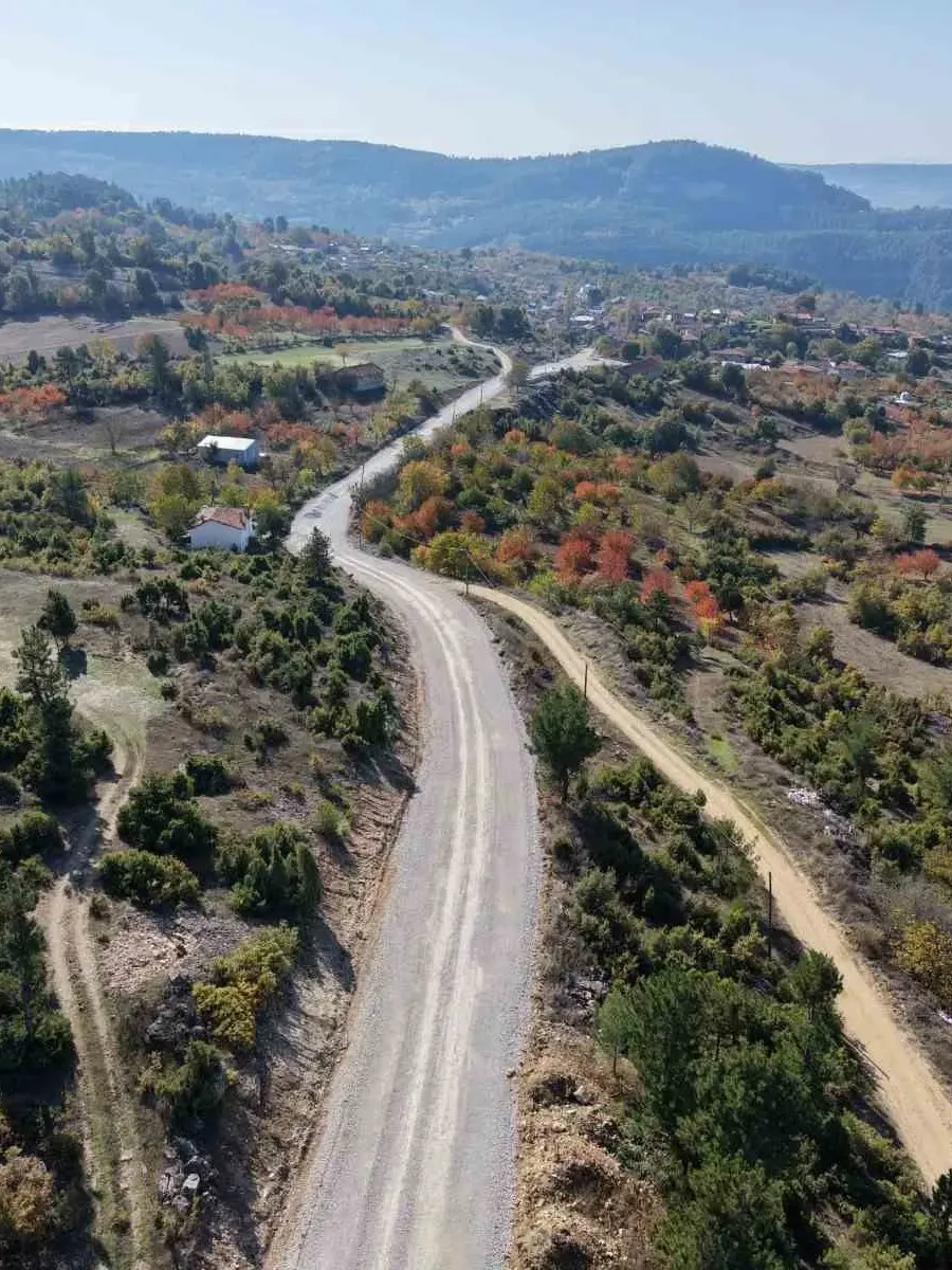 Keles’in üç mahallesinde yol mesaisi