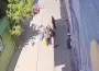 Kucağında çocukla dehşeti yaşadı!