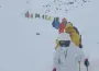 Everest Dağı’nda facia: 1 kişi öldü, 200 kişi hala mahsur
