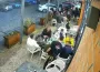 Yaşlı kadını ölümden restoran çalışanı kurtardı!
