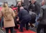 Raylarda korku dolu anlar! Tramvay yaşlı adama çarptı