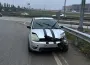İnegöl'de otomobil bariyerlere ok gibi saplandı! 2 yaralı