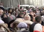100 liralık alışveriş için dondurucu soğukta beklediler!