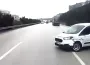 Otoyolda korku dolu anlar! kamyonetin savrulma anı kamerada