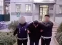 Aranan 2 kişi kıskıvrak yakalandı!