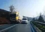 İnegöl-Yenişehir yolunda hatalı sollama kameraya yansıdı