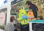 Servis şoförü fenalaştı! Araç kaldırıma çıktı