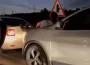 İnegöl yolunca halat bulamayınca insanla çektiler!