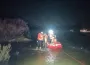 Baraj kapakları açıldı, 4 kişi mahsur kaldı
