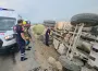 İnegöl'de kamyon devrildi! Sürücü hastaneye kaldırıldı