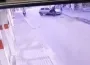 Yapay zeka sanılan kaza gerçek çıktı! Araca böyle yapıştı