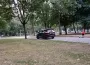 Kültür Park'a hem araçla girdi hem de yürüyüş yoluna park etti