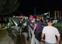 Kontrolden çıkan araç korkuluklara saplandı