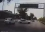 Makas atarken başka araca çarptı! Faturası ağır oldu