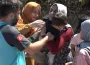 Bir annenin en zor anı! Sevinçten bayıldı