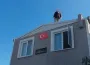 Bursa’da yıkım krizi! Evlerini korumak için çatıya çıktılar