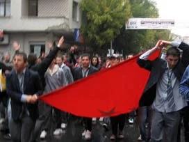 Liselilerden E5'te 'PKK' mitingi