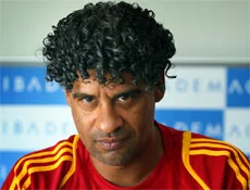 Rijkaard Fenerbahçe'ye öfke kustu