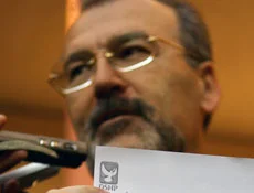 Ecevit'in partisinde istifa depremi