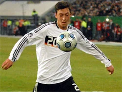 Almanya'da Mesut Özil'e talip çok