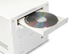 Çocuklara porno CD satıyorlardı