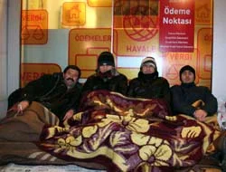 Ankara ayazına inat işçiler ayakta